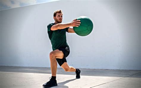 Wall Ball Workout: Try These 6 Great Wall Ball Exercises