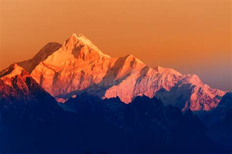 Kanchenjunga Mountain Range , Himalayan Mountain in Backdrop, Sikkim ...