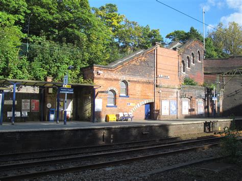 Heaton Chapel station © Stephen Craven cc-by-sa/2.0 :: Geograph Britain ...