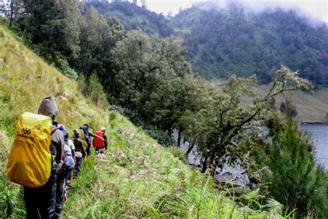 Hiking Semeru - Discover Your Indonesia