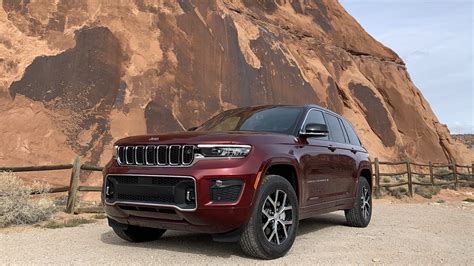 V6 or PHEV? Which Jeep Grand Cherokee is right for you? | Driving