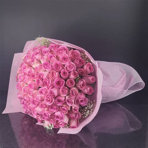 100 Pink Roses Bouquet for Her on Special Day in Sharjah