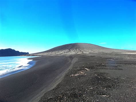 Hunga Tonga castaway: Amazing photos of God's Fire - Earth's newest ...