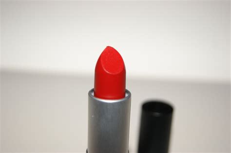 Revlon Really Red Matte Lipstick Review | The Sunday Girl