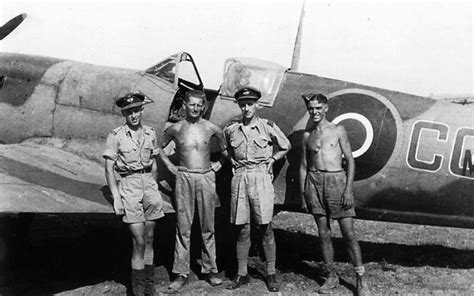 Spitfire pilots and aircraft database - Spitfire RM787