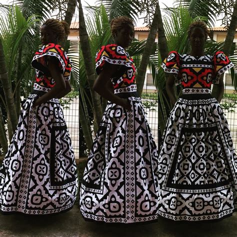 #Angola #fashion # AfricaSet in Samacá, Angolan traditional fabric. # ...