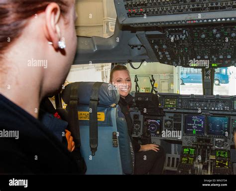 C 17 cockpit hi-res stock photography and images - Alamy