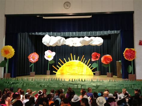 Pin by Ruby Truax on Kindergarten | Stage decorations, Kindergarten ...