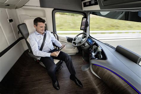 Mercedes-Benz Showcase Future Truck. Their vision for 2025