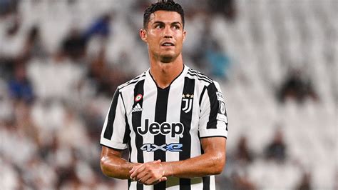 Cristiano Ronaldo transfer: Man United signs star from Juventus ...