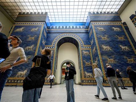 Babylon Berlin: antiquities museum shuts for 14-year facelift | Arts ...