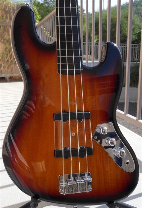 Squier Vintage Modified Jazz Bass Fretless image (#8312) - Audiofanzine