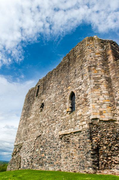 Dundonald Castle - History, Travel, and accommodation information