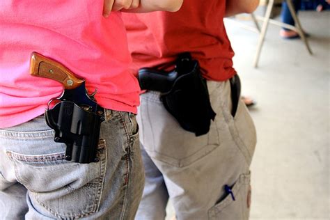 Federal court rules Constitution gives right to carry guns in public ...