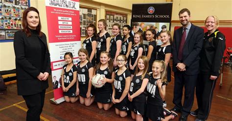 New kit for King James' School netball players - Huddersfield Examiner