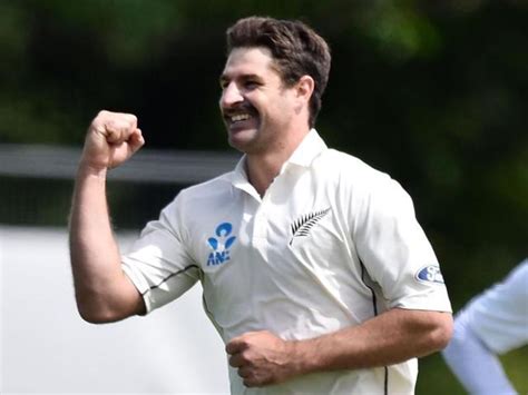 Colin de Grandhomme shines on debut as New Zealand dominate vs Pakistan ...