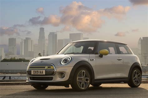 Electric Mini Cooper SE First Drive Review: Specs, Photos - Bloomberg