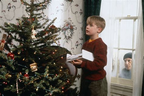 Home alone Christmas tree Memes - Imgflip