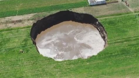 Enormous sinkhole in Mexico keeps getting bigger | CTV News