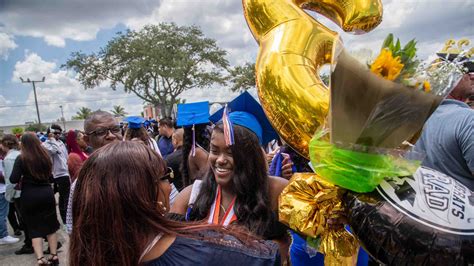 Palm Beach Gardens high school class of 2023 graduation photos