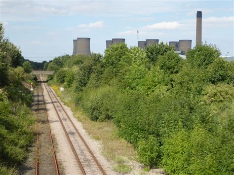 Railway to Eggborough Power Station © Chris Allen cc-by-sa/2.0 :: Geograph Britain and Ireland