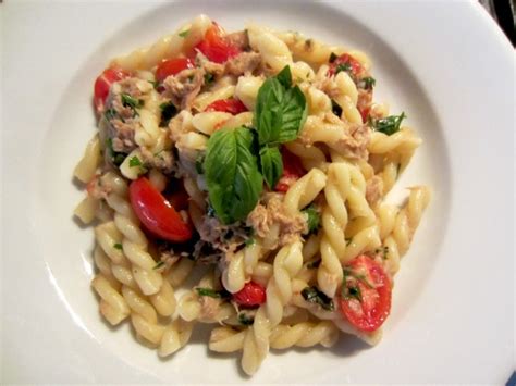 Italian Tuna Pasta – Garlic & Olive Oil