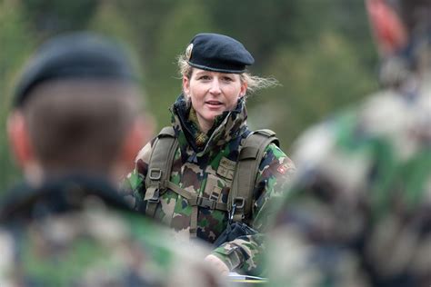 Weg met losse boxers, vrouwelijke militairen krijgen nu damesondergoed ...