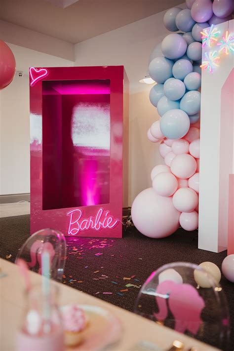 Barbie box photo prop/ photo booth by @confettipartyhire Barbie Party Decorations, Barbie Theme ...