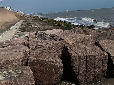 GALVESTON.COM: A Good Time For A Stroll Along The Seawall - Galveston, TX