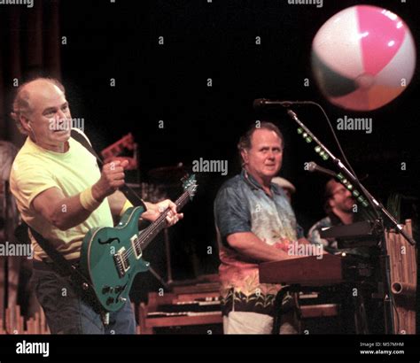 Concerts by jimmy buffett hi-res stock photography and images - Alamy