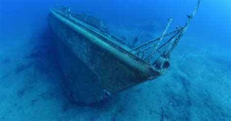 Scuba Diving Shipwreck Stock Video Footage - 4K and HD Video Clips ...