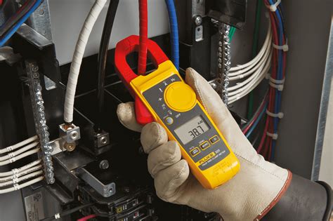 FLUKE 325: Fluke 325 true RMS current clamp meter at reichelt elektronik