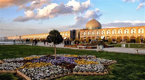 Naqsh-e Jahan Square - IranRoute