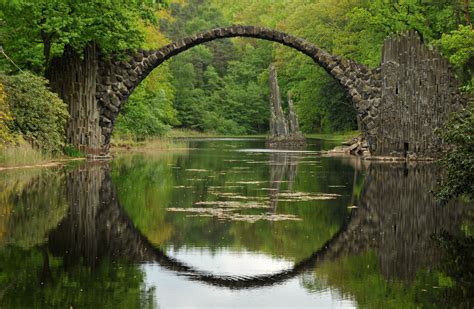 Le pont du diable... / Pont Rakotz, Kromlau, Allemagne. / Rakotzbrücke ...