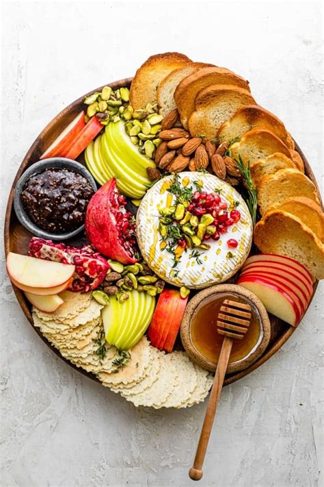 Baked Brie Holiday Appetizer | FeelGoodFoodie