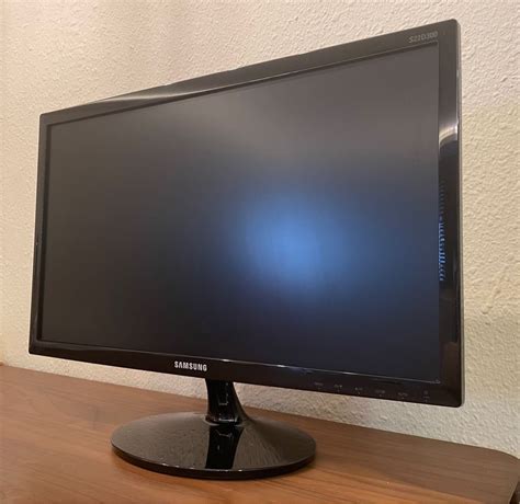 Samsung S22D300 LED Monitor, Computers & Tech, Parts & Accessories ...