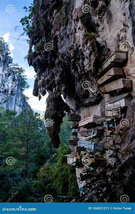 Hanging Coffins in Luzon, Philippines Editorial Photo - Image of bone, family: 104321211