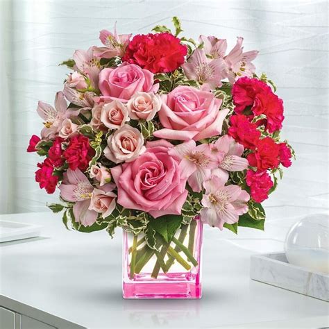 15 Best Miami Flower Delivery Services (2022) - Petal Republic