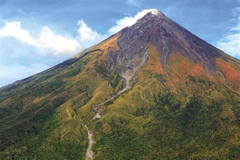 Philippines Report Mayon Volcano spews ash, residents told to exercise ...