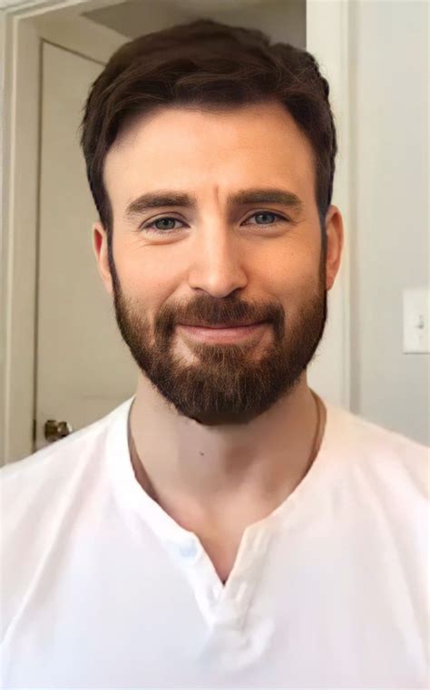 Pin by Enzo on Chris Evans | Chris evans beard, Chris evans, Chris ...