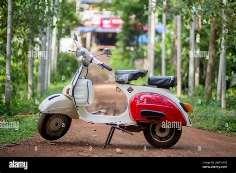 Bajaj chetak scooter 1995 model Stock Photo - Alamy