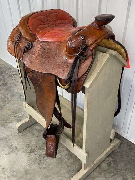 Saddle King of Texas western saddle - Schneider Auctioneers LLC