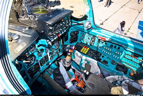 Mig-31 Cockpit - Mikoyan Mig 31 Wikipedia / The aircraft was designed ...