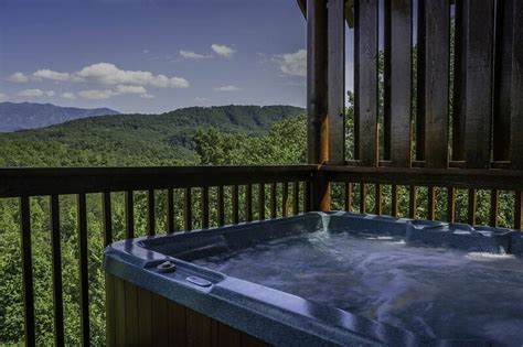 18 BEST Cabins with HOT TUB in Pigeon Forge ️ 2024