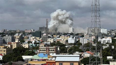 Somalia Mogadishu bombings: Twin blasts kill 100 in capital - BBC News