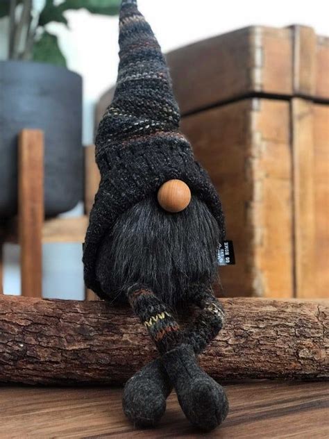 Winter Home Gnome -- Black sweater gnome -- Dark Gnome | Diy gnomes, Gnomes, Gnomes diy