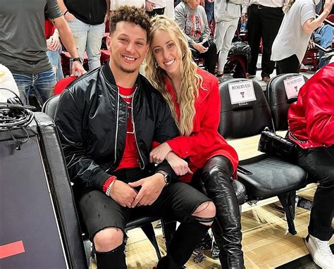 Patrick Mahomes and Brittany Matthews Get Married in Hawaii