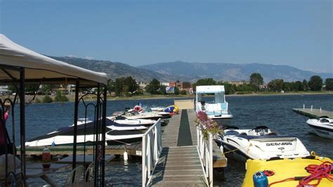 Holiday Inn Osoyoos is located adjacent to the lake and great for golf