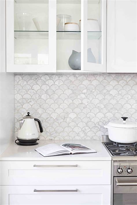 14 White Marble Kitchen Backsplash Ideas You'll Love