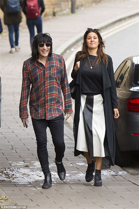 Noel Fielding cosies up to stylish girlfriend Lliana Bird | Daily Mail ...